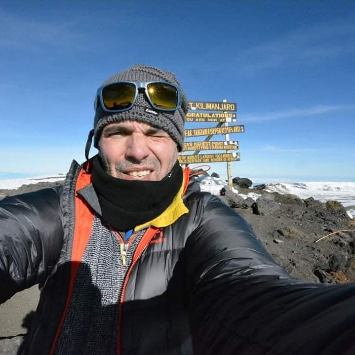 Helmut Knödler am Gipfel des Kilimanjaro