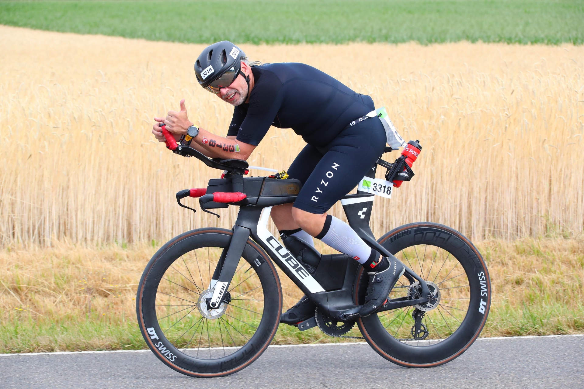 Helmut Knödler auf dem Zeitfahrrad im Triathlon